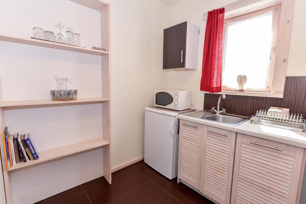 White Cottage room 6